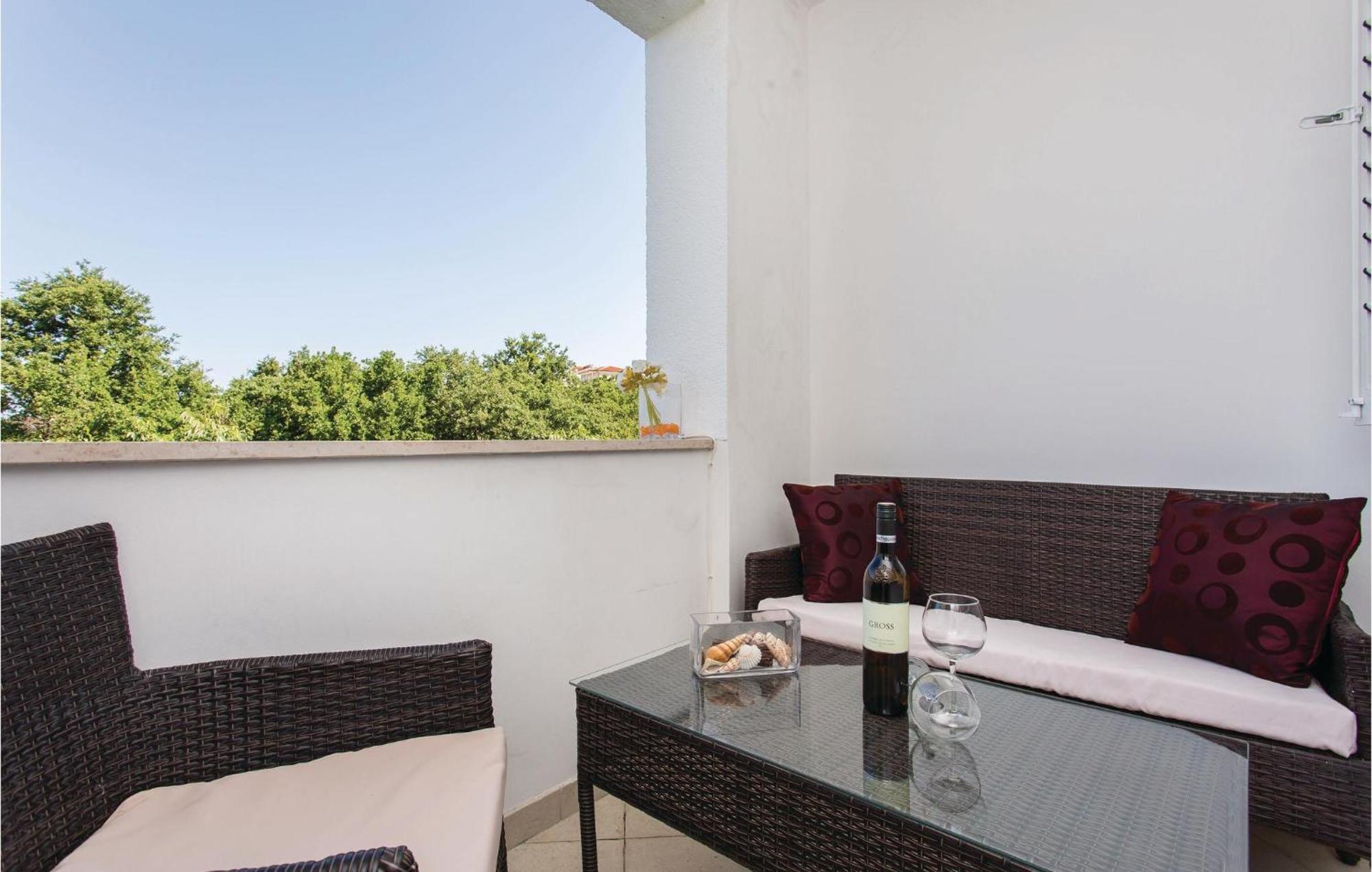 Amazing Apartment In Njivice With Wifi Экстерьер фото